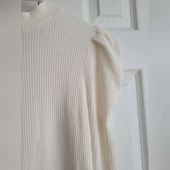 A&F mock turtleneck puff long sleeve top - Picture 4 of 4